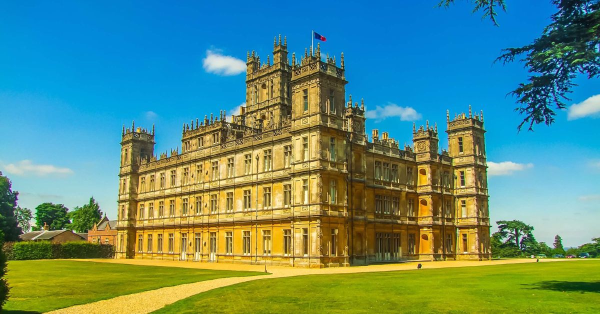 Highclere Castle & Downton Abbey Tour from Oxford