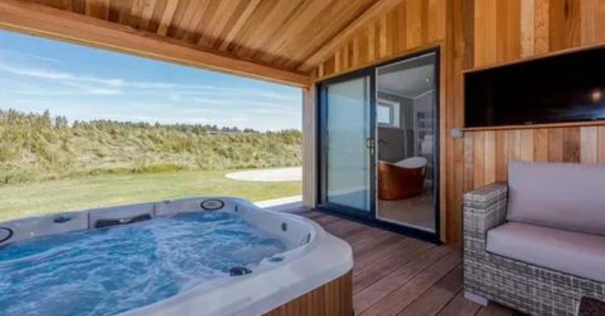 Why Choose a Hotel with a Hot Tub for Your Next Getaway